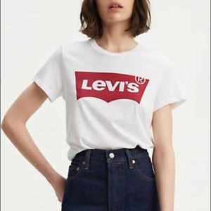 Levi’s t-shirt